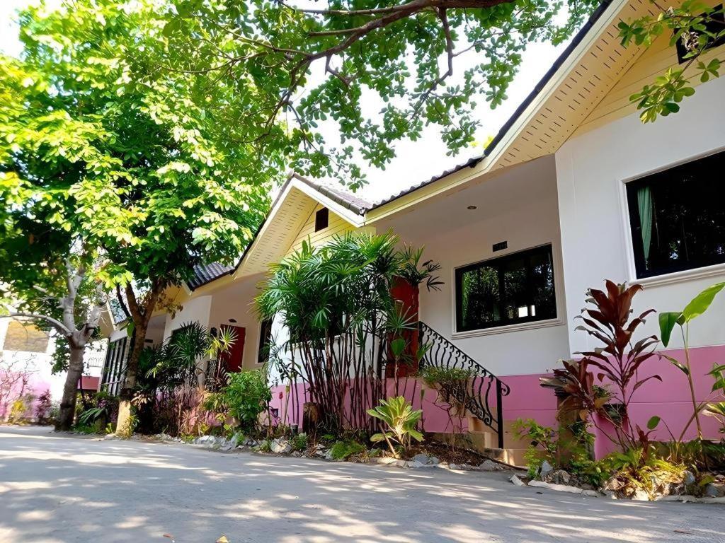 Chayada Garden House And Resort Hotel Nakhonratchasima Exterior foto